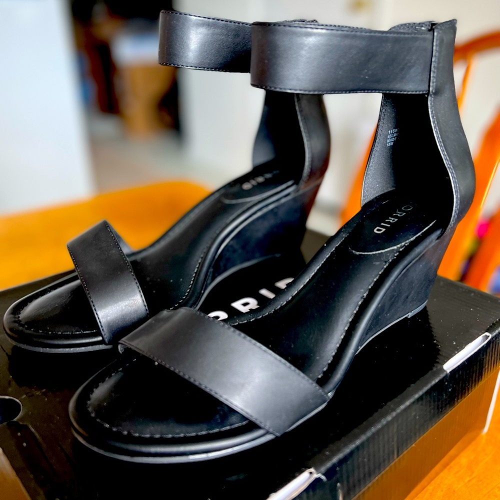 Torrid 10 Wide Wedge Sandals